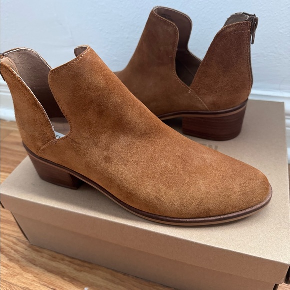 Steve Madden ankle boot with cut out - Picture 3 of 9